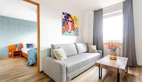 One-Bedroom Queen Suite