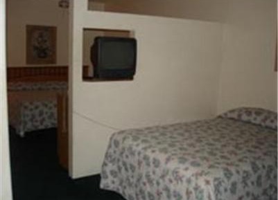 Deluxe Queen Suite