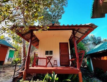 Bungalow with Garden View