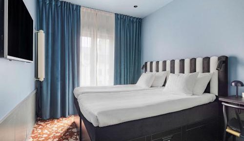 Standard Queen Room