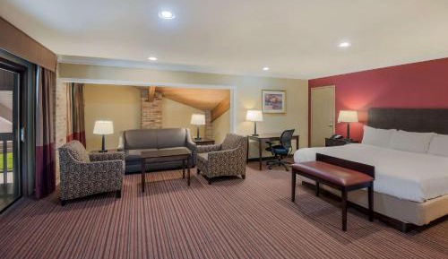 King Room with Balcony - Non-Smoking