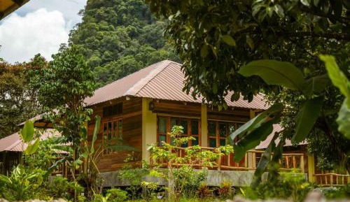 Bungalow with Garden View