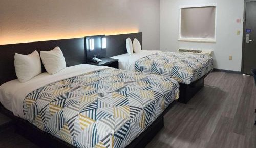 Queen Room with Two Queen Beds - Smoking