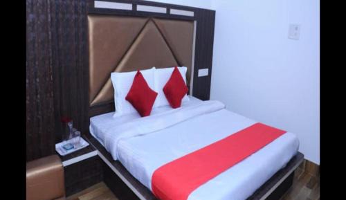 Deluxe Double Room (2 Adults + 1 Child)
