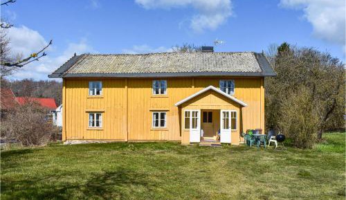 Three-Bedroom Holiday Home 