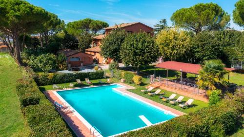 Six-Bedroom Villa 