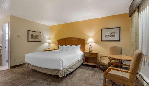 Queen Room with Two Queen Beds and Roll-In Shower - Mobility Accessible