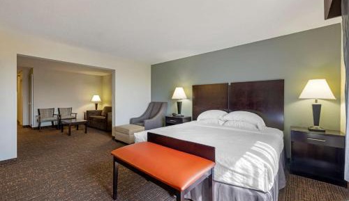 Large King Suite with Sofa Bed - Non-Smoking