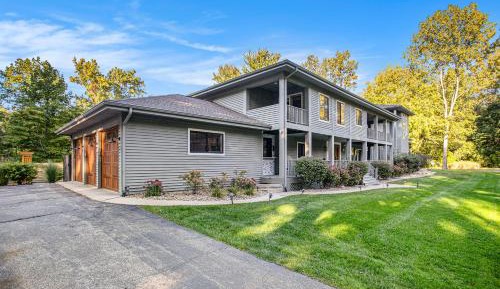 Seven-Bedroom House