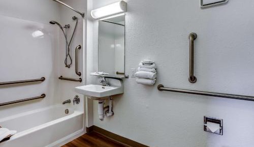 Queen Room with Two Queen Beds - Disability Access