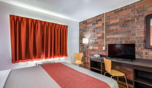 Queen Room - Disability Access - Non-Smoking