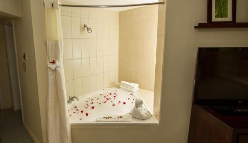 Jr Honeymoon suite