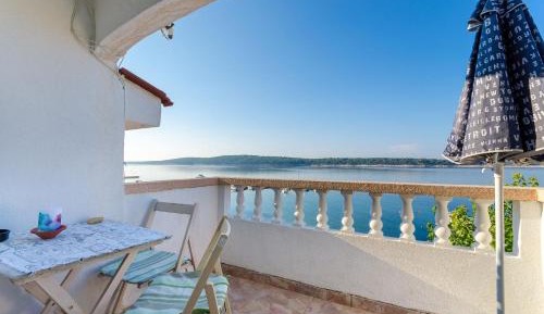 One-Bedroom Apartment with Sea View