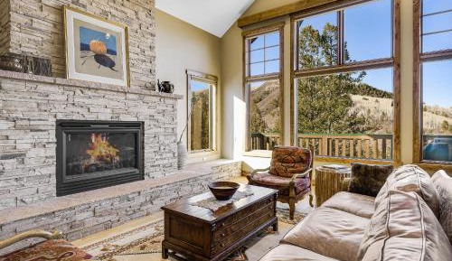 Four-Bedroom Holiday Home