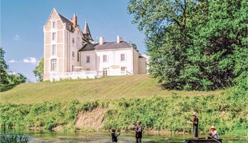 Ten-Bedroom Holiday Home