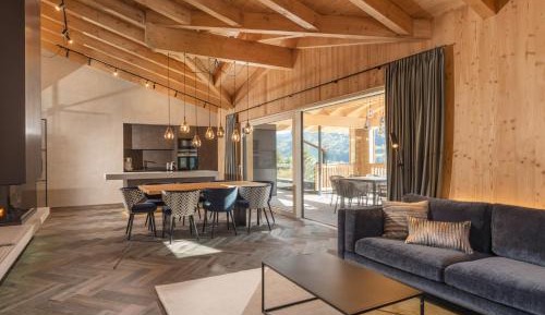 Apartment with Mountain View