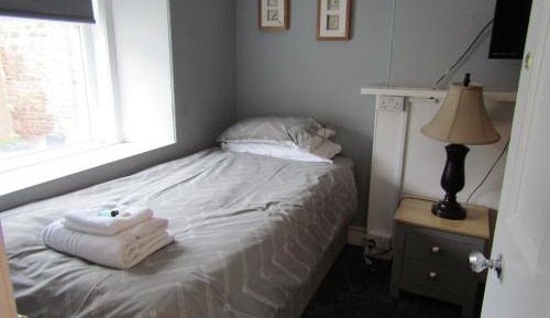 Economy Triple Room