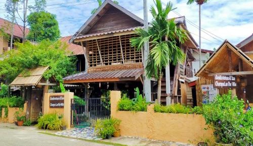 Four-Bedroom Villa with Fan (8 Adults)