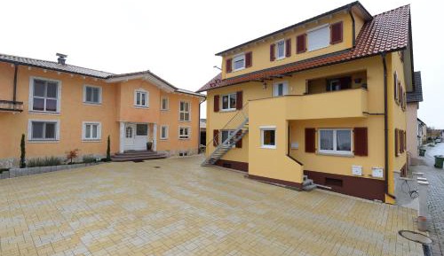 Deluxe Two-Bedroom Apartment