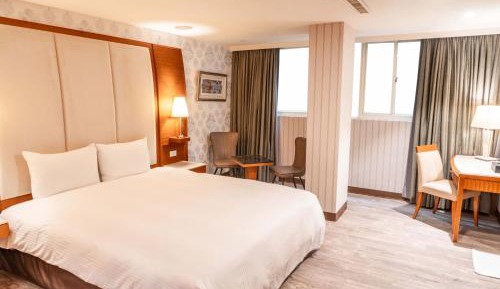 Deluxe Queen Room