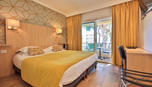 Family room with Connecting Room 