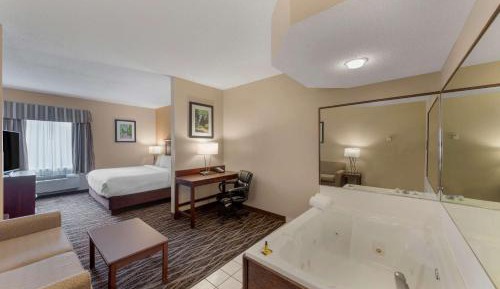 King Suite - Non-Smoking