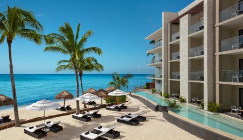 Preferred Club Jr Suite Swim Out Beach Front King Bed