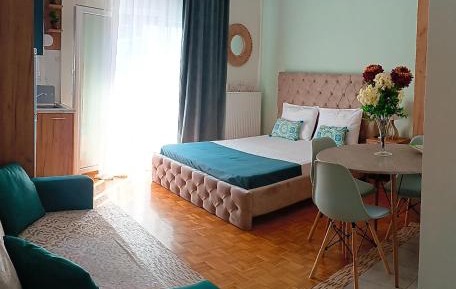 King Studio with Sofa Bed