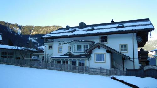 Apartment with Mountain View