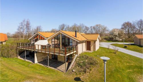 Three-Bedroom Holiday Home 