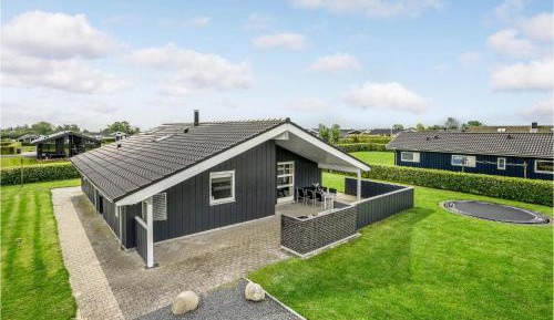 Three-Bedroom Holiday Home 