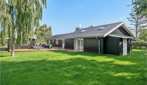 Three-Bedroom Holiday Home 