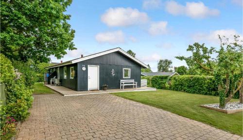 Three-Bedroom Holiday Home 