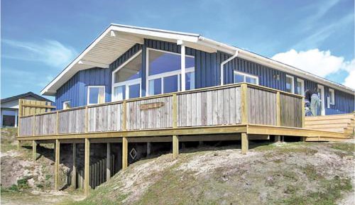 Three-Bedroom Holiday Home 