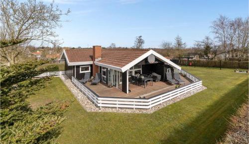 Three-Bedroom Holiday Home 