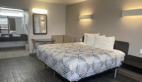 King Room - Non-Smoking