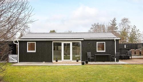 Three-Bedroom Holiday Home 