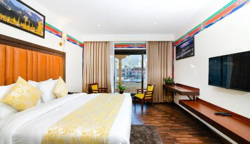 Deluxe Double Room (2 Adults + 1 Child)
