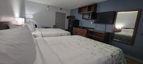  Studio Room with Two Queen Beds Non-Smoking