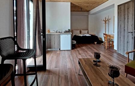 Studio with Spa Bath