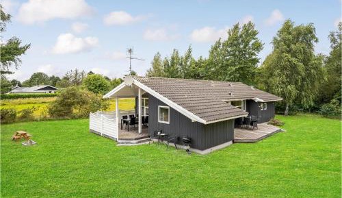 Three-Bedroom Holiday Home 