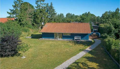 Three-Bedroom Holiday Home 