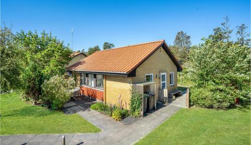 One-Bedroom Holiday Home