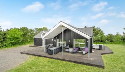 Three-Bedroom Holiday Home 