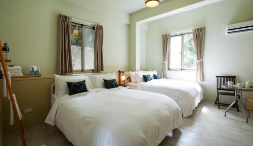 Quadruple Room with Private Bathroom