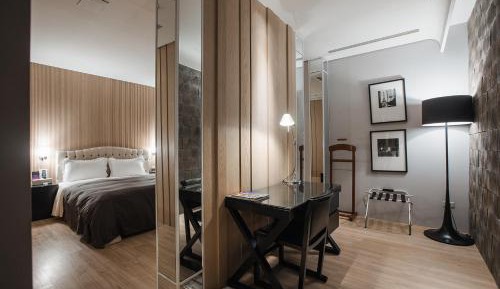 Business Queen Room - with Public Parking (Check-in after 15:00)