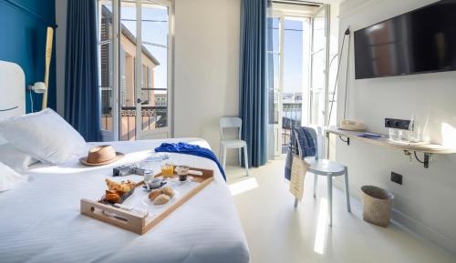 Superior Pont Room - Access to Rooftop and Basin included