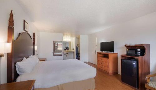 Deluxe King Suite