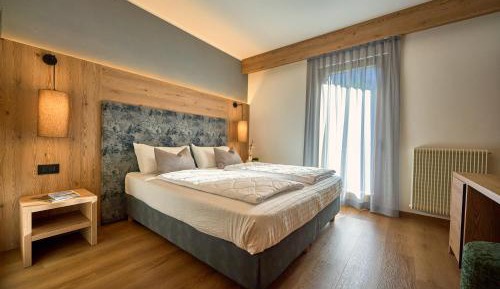 Deluxe Double or Twin Room with Balcony