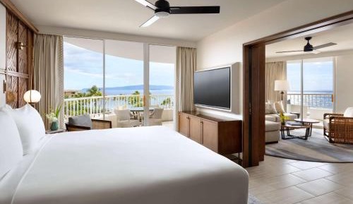 Kilohana Corner King Suite with Sofa Bed and Ocean View